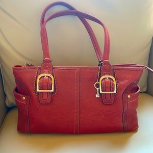 Red Fossil pebbled leather satchel handbag.  Excellent condition.